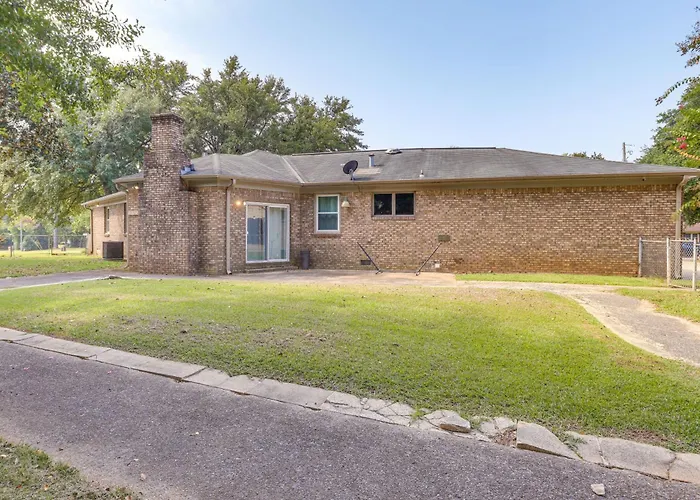 4 Mi To Dtwn Tuscaloosa: Home W/ Cozy Den!