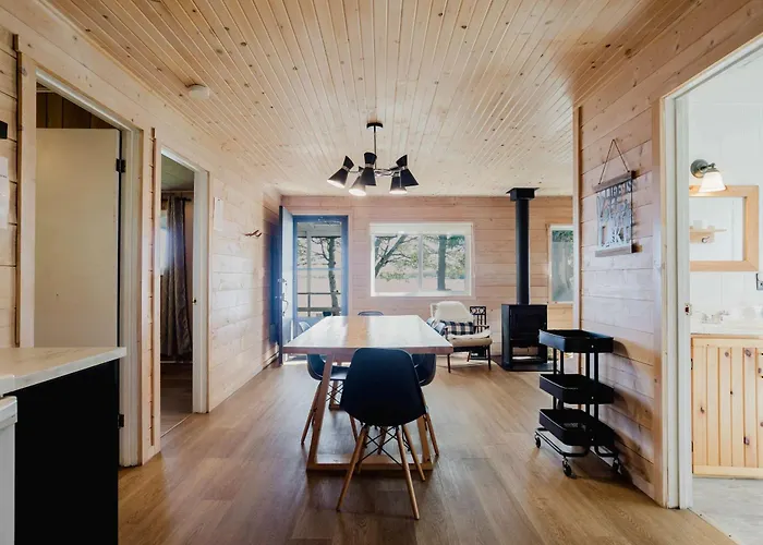 Georgian Bay Rockwood 3-Bdrm Waterfront Cottage #2