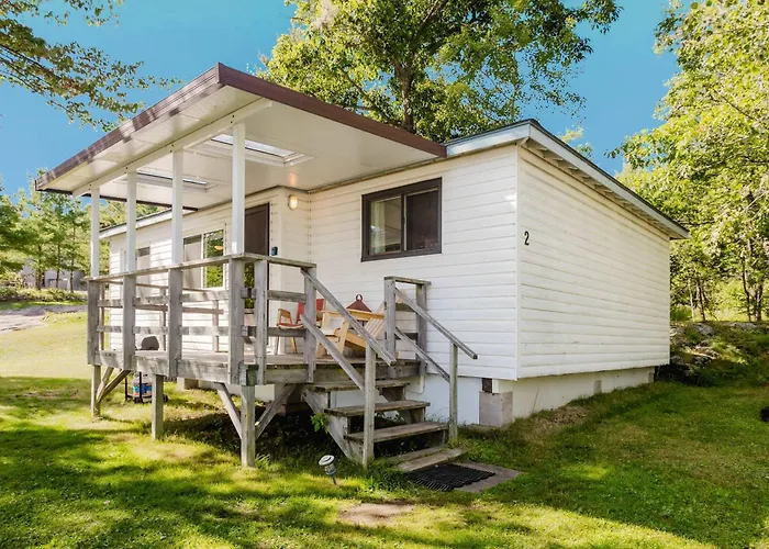 Georgian Bay Rockwood 3-Bdrm Waterfront Cottage #2