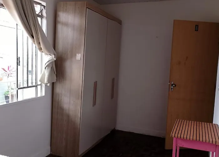 Quarto amplo no Portão
