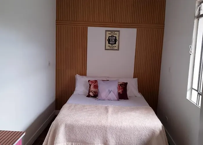 Quarto amplo no Portão