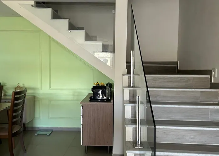 Quarto em Casa Dupléx em Heliópolis