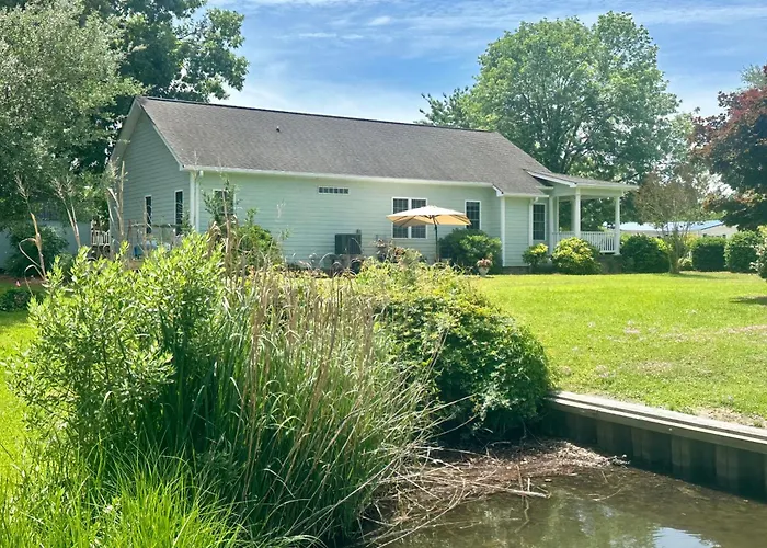 Artists Cottage On The Creek