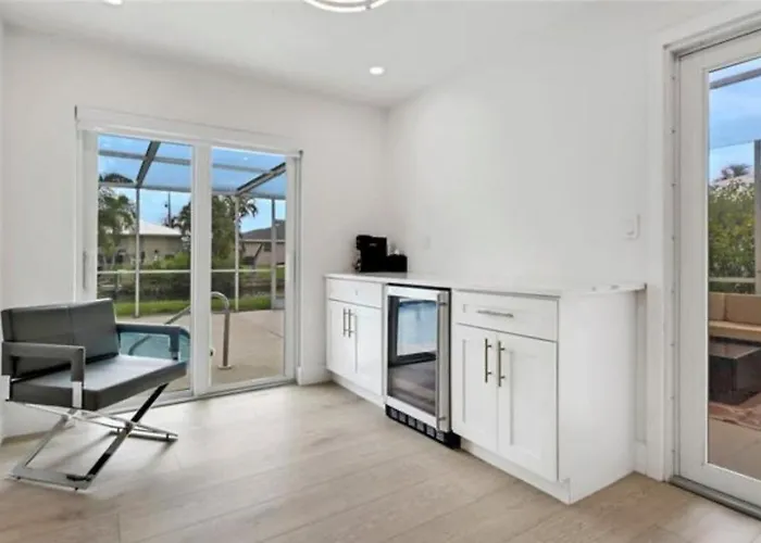 Renovated Modern Home With Big Pool & Ocean Access