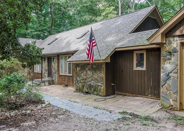 Serene Acre Retreat- In Apex Near Raleigh