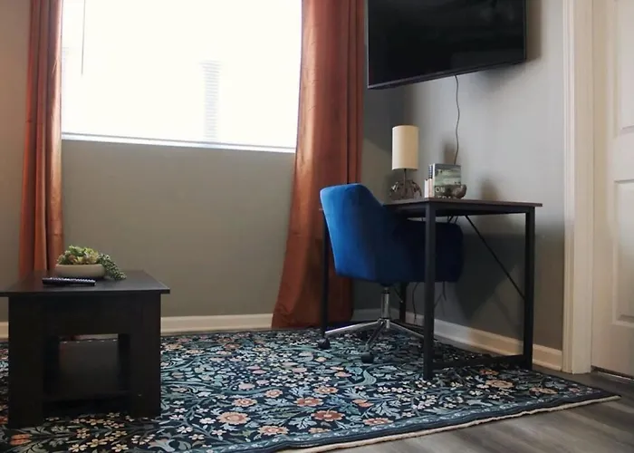 Little Rock - Downtown Comfort, Capital Manor Getaway