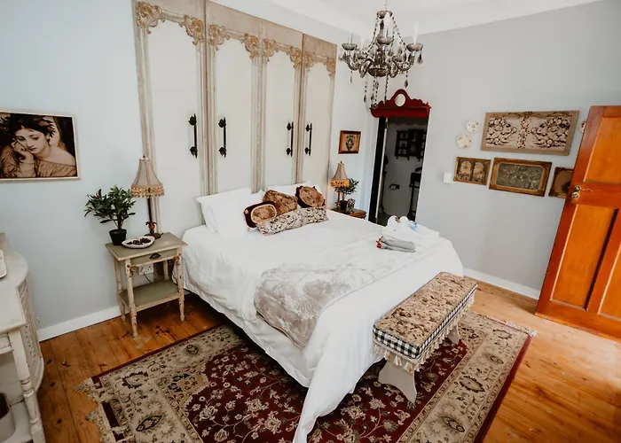 Tuis Guest House And Coffee Shop