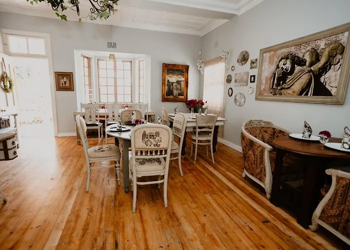 Tuis Guest House And Coffee Shop