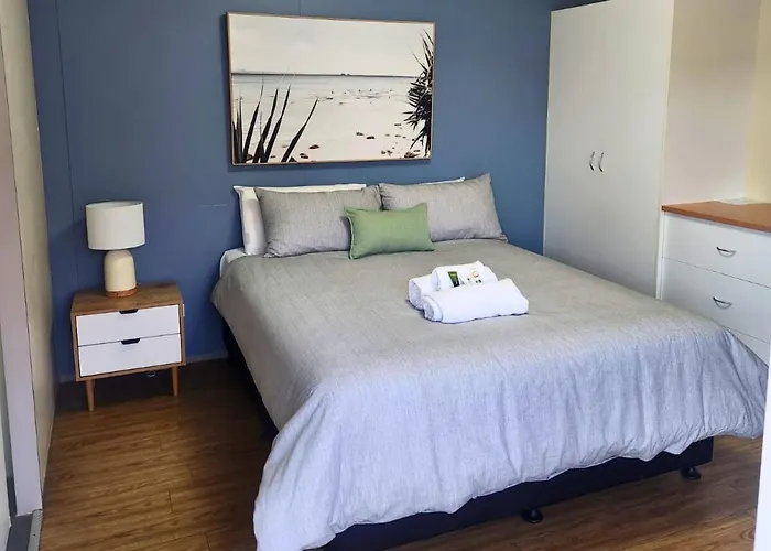 Merinda Village Hotel - Country Pub Stay - Just Off Bruce Highway