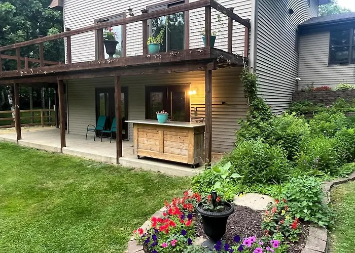 Lake Lovers Hideaway Near Lake Geneva