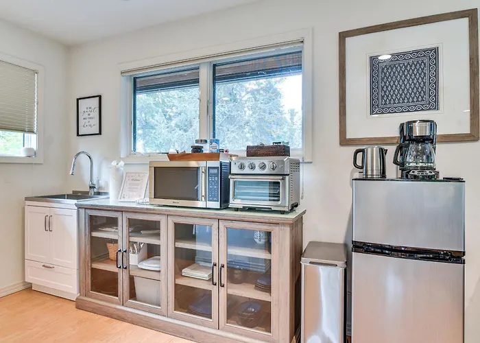 Walk To Willamette River: Studio In West Linn