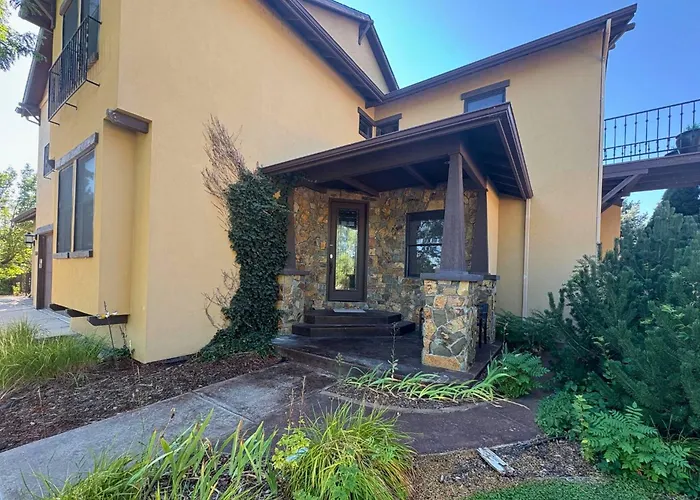 The Fireside Retreat - 6 Bd, Sauna, Home Theater