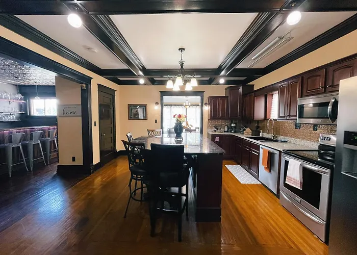 Victorian Home In Original Grandeur Downtown