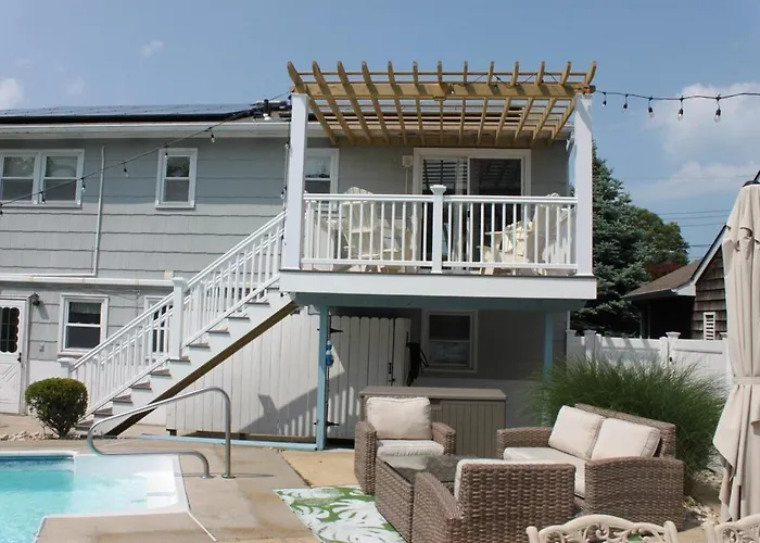 Gorgeous Beach House With Large Pool & Private Beach, Just 3 Blocks Away!!