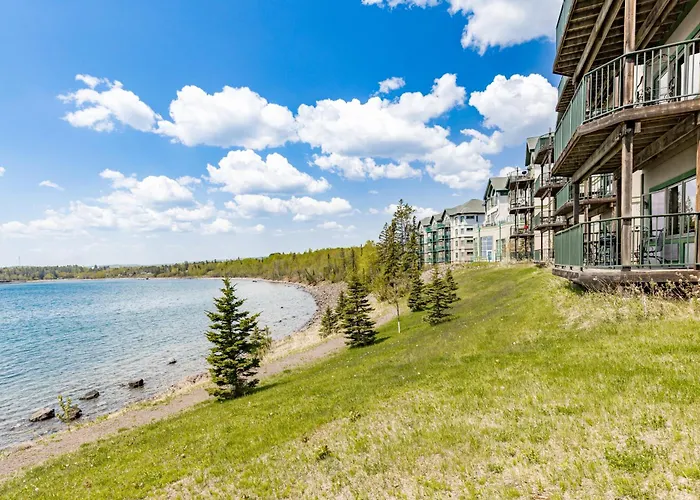 Majestic Lake Views Studio 2-Queen Beds And Heated Pools