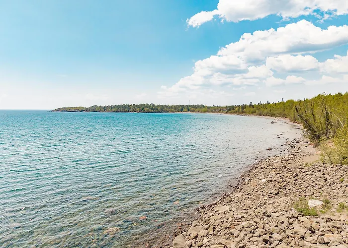 Majestic Lake Views King Suite, 2 Queen Beds And Heated Pools