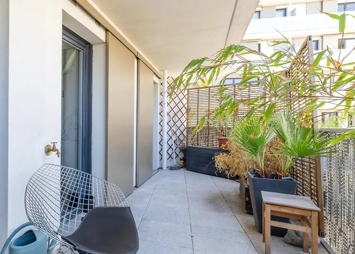 Modern Spacious Flat With Terrace, Parking Near Metro