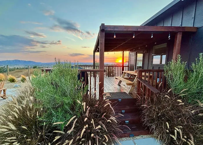 Private Romantic Escape - Hot Tub - Endless Views