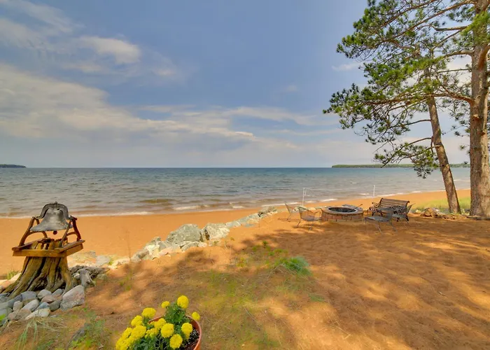 Private Sandy Beach: Lake Superior Group Retreat