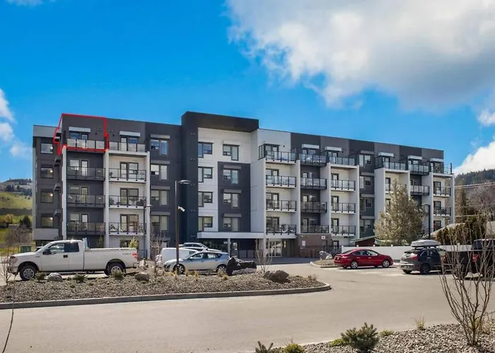 Top Floor Corner Lake Views Near Skiing