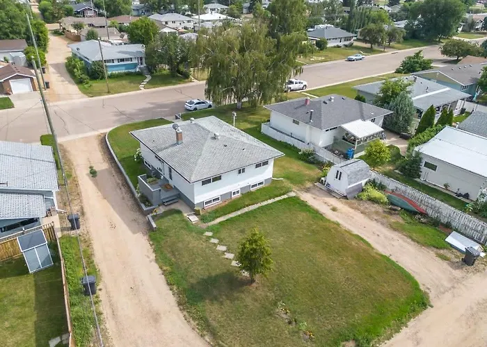 The Coal Stone Throw Away From Red Deer River 2Br House