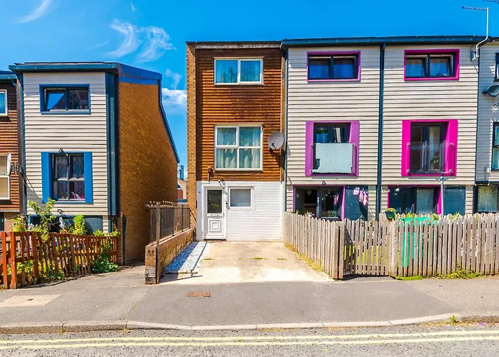 Central Nottingham 3 Bed House With Driveway
