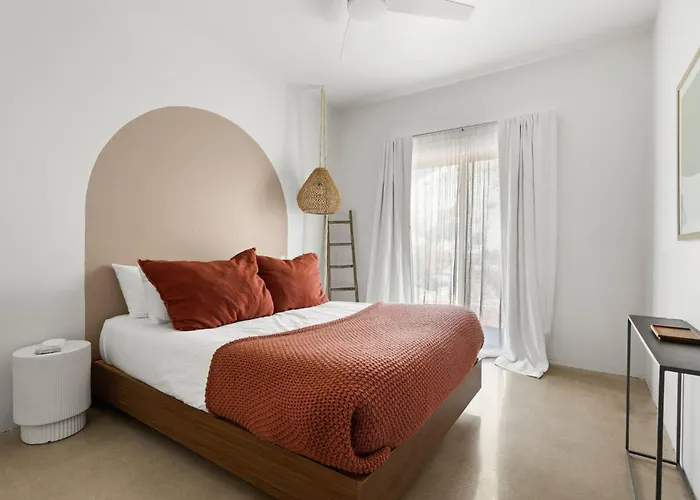 Boulder Surrounded Escape- Anotherdeserthouse