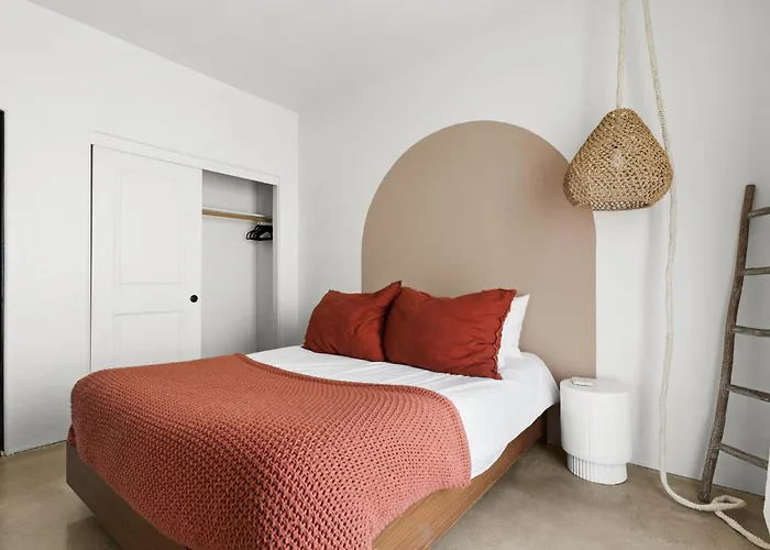 Boulder Surrounded Escape- Anotherdeserthouse
