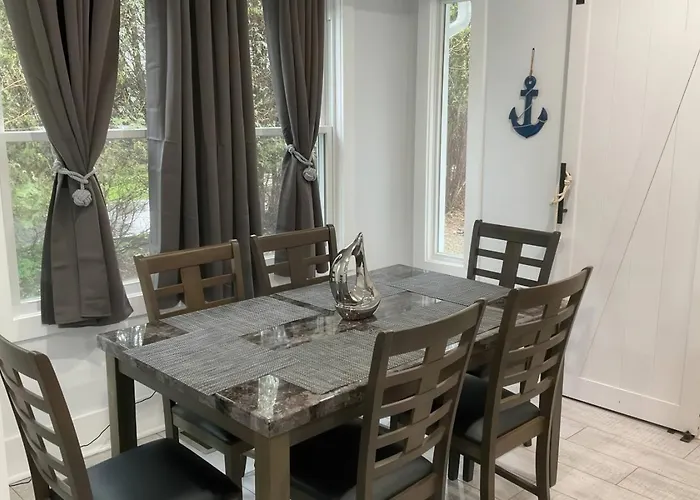 Cozy Coastal Retreat N Lake Ontario Sleeps 8
