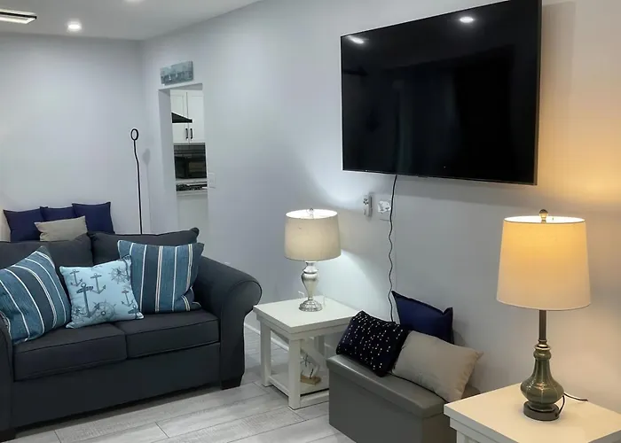 Cozy Coastal Retreat N Lake Ontario Sleeps 8