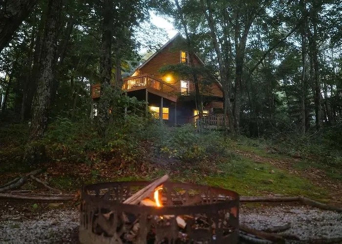 Cheerful Two Bdrm Cabin With Hot Tub & Pet Friendly