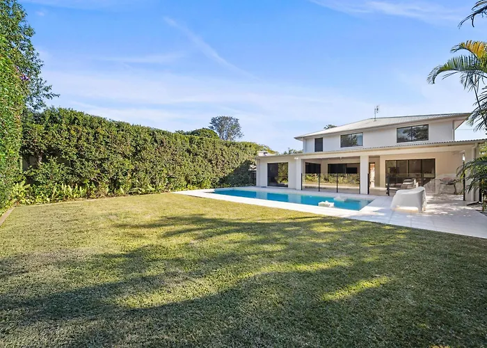 Mountaintop Pool Retreat - The Ideal Family Escape