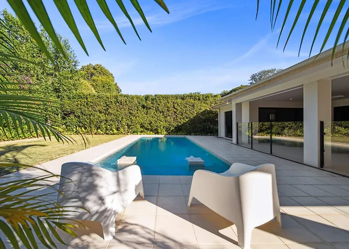 Mountaintop Pool Retreat - The Ideal Family Escape