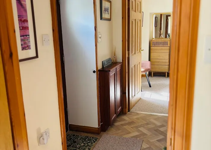 Peedie Orkney Cottage With Hot Tub