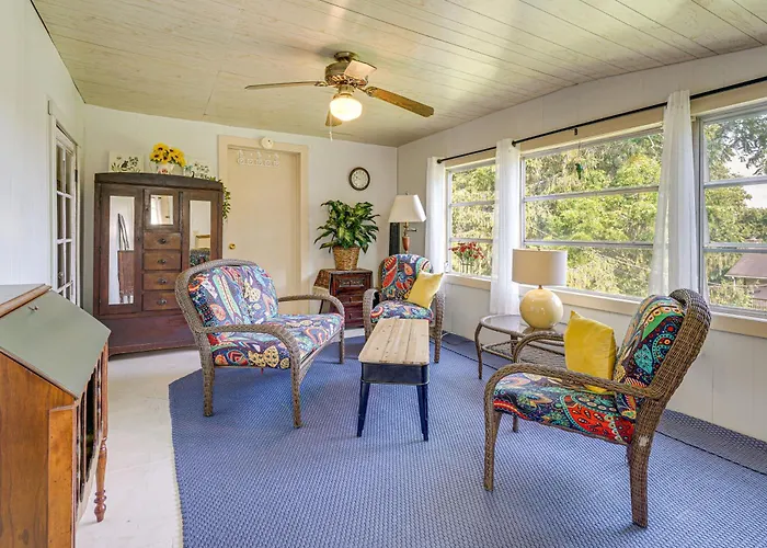 2 Mi To Hiking Trails: Cozy Fayetteville Cottage!