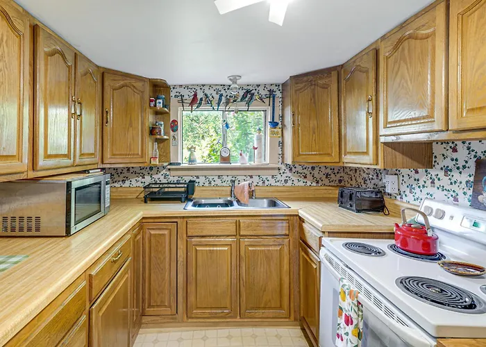 2 Mi To Hiking Trails: Cozy Fayetteville Cottage!