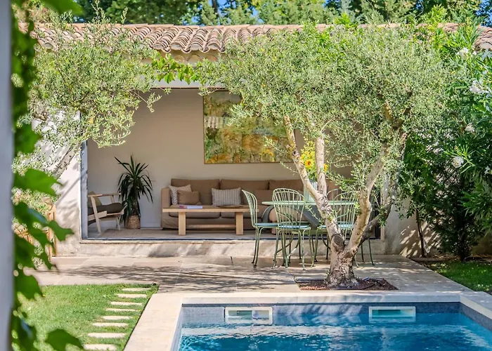 Gorgeous Village Home With Heated Pool, Ideally Located