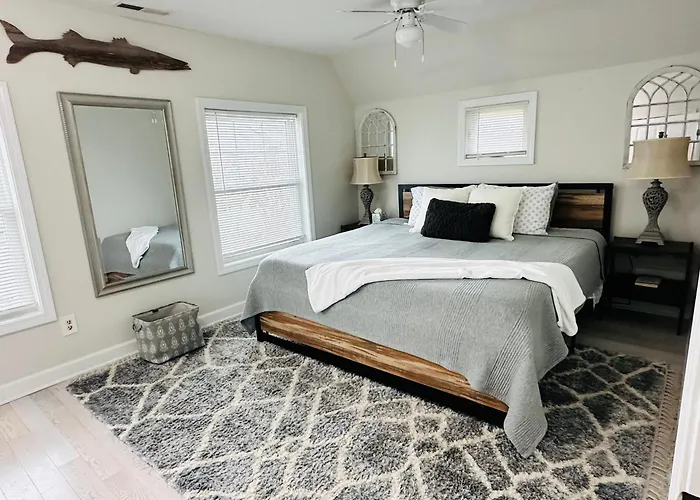 Coastal And Cozy Beach Stay, Pet Friendly