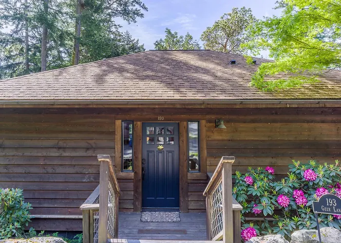 Beautiful Waterviews, Pet-Friendly, Close To Town