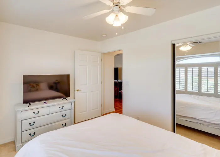 Kingman Family Home: Yard, Grill & Room To Relax!