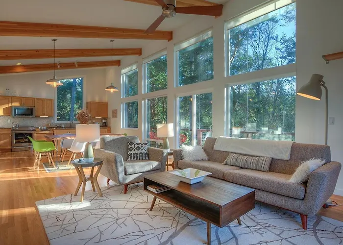 Bright, Contemporary, Walk To Town, Cafes & Beach