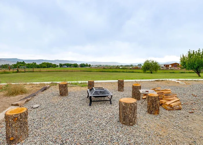 Hot Tub & Screened Porch: Getaway In Montrose!