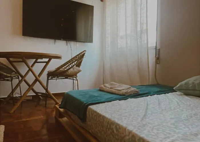 Peaceful Boho Room In Costa Da Caparica