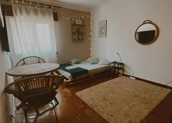 Peaceful Boho Room In Costa Da Caparica
