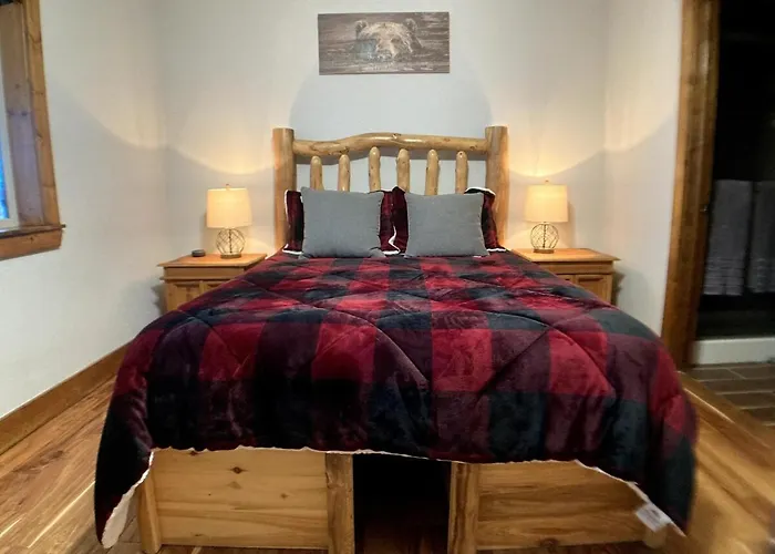 Secluded Fully Stocked Family Friendly Cabin