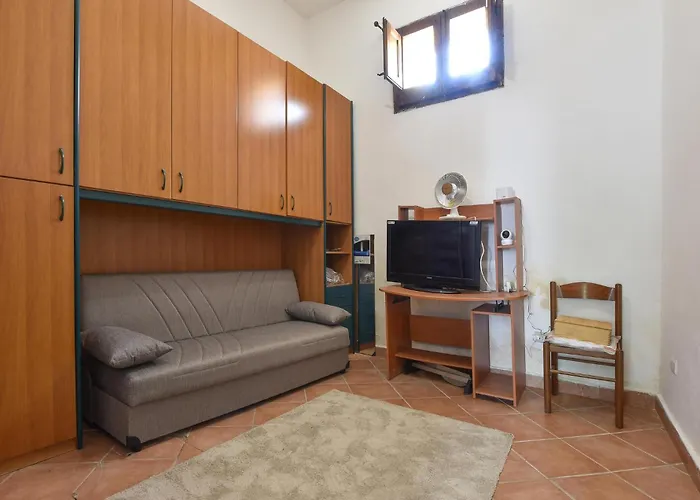 2 Bedroom Stunning Home In Capaci