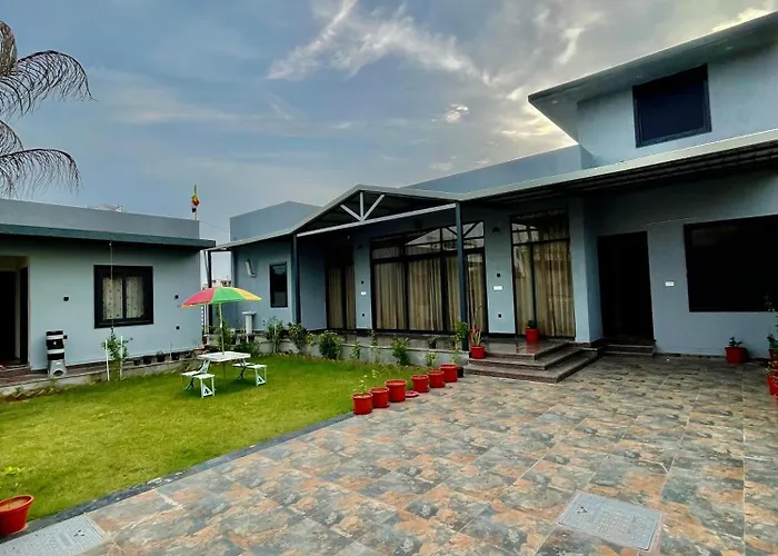 Zenroofs - Pool Farm House