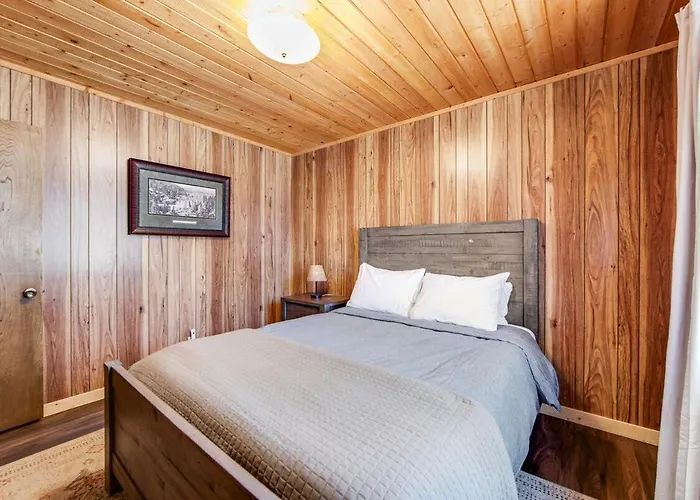 Vista Sugarloaf ~ Mountain Getaway Near Town & Skiing W/ Gas Grill & Spacious Deck