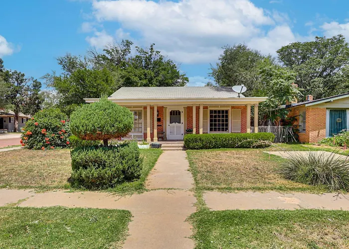 Half-Mi To Campus! Lubbock Home W/ Fenced Yard