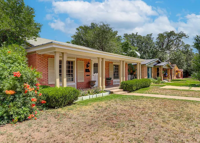 Half-Mi To Campus! Lubbock Home W/ Fenced Yard